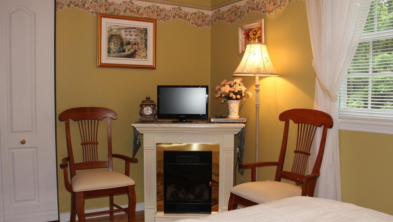 Arkadia Eastman B&B Bagian luar foto